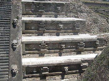 ケツァルコアトルの神殿