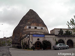 キノコ岩ホテル