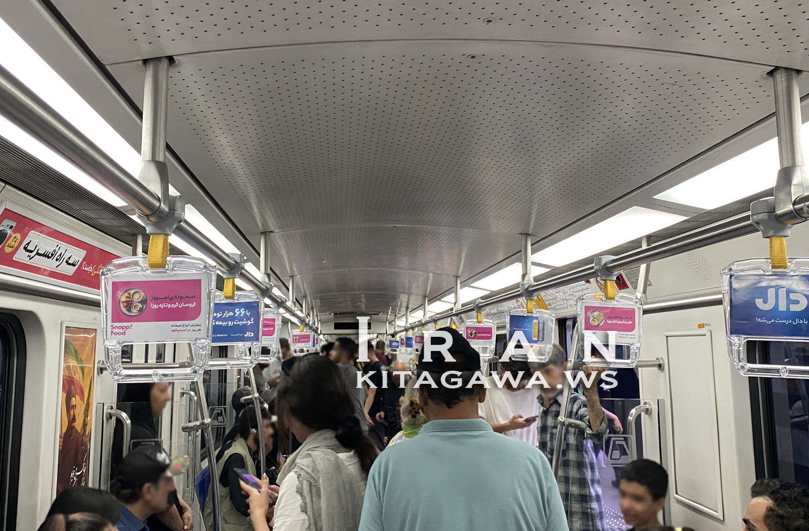 テヘラン メトロ 車内