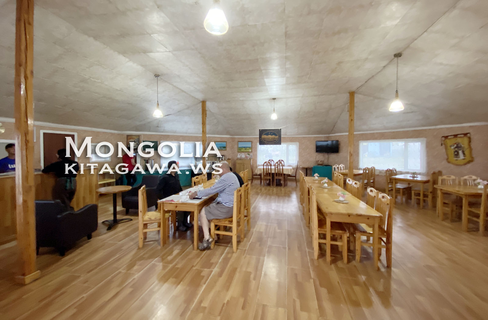 ウギー湖 レストラン