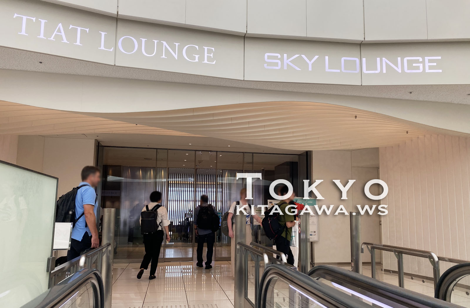 TIAT LOUNGE SKY LOUNGE