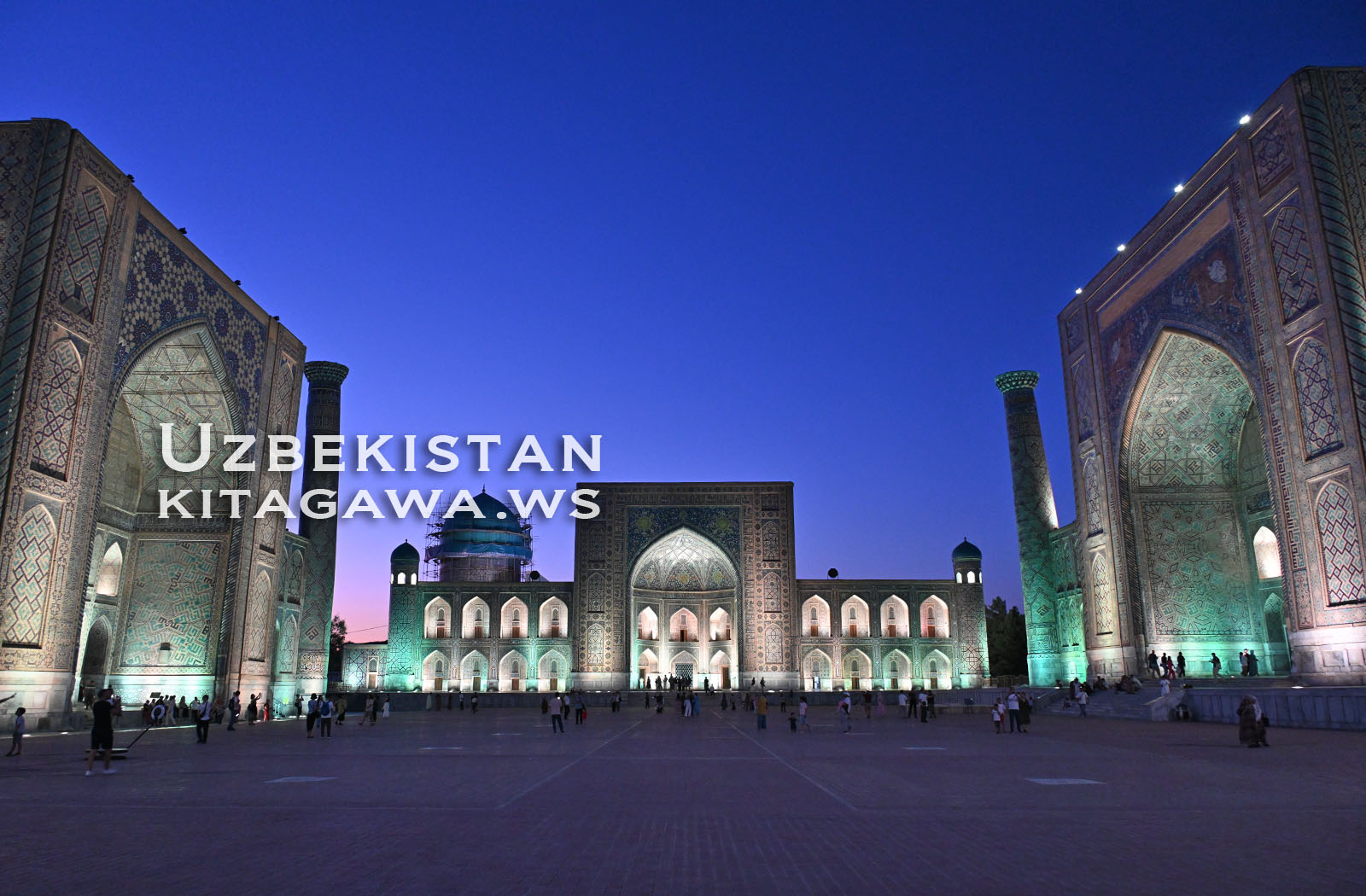 サマルカンド レギスタン広場 ライトアップ