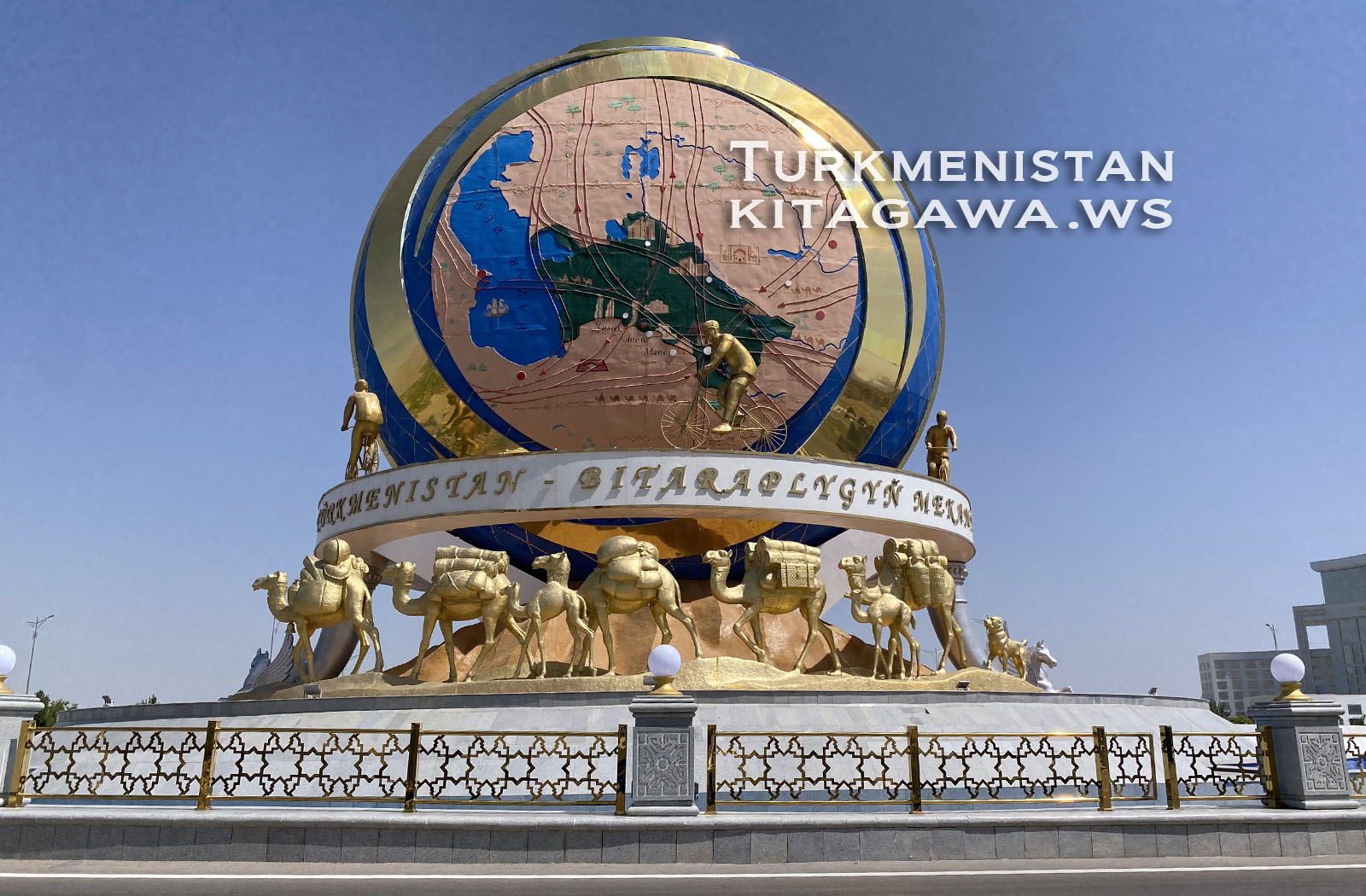 Monument to the Bicycle in Ashgabat 自転車記念碑