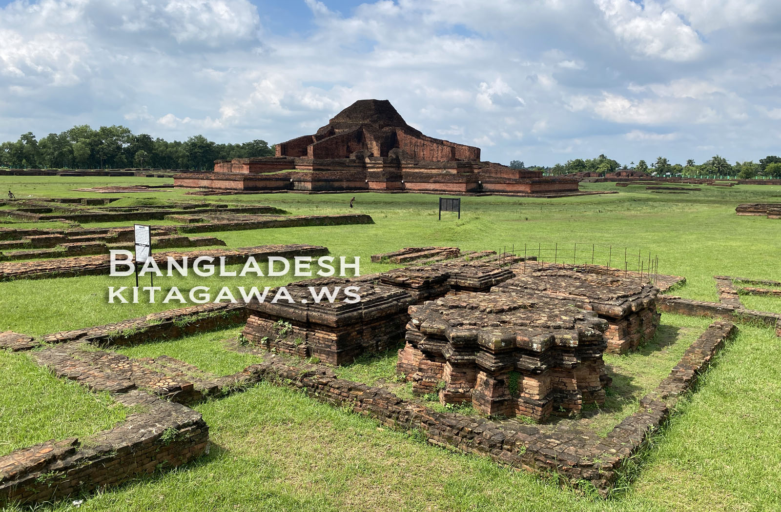 パハルプールの仏教寺院遺跡群